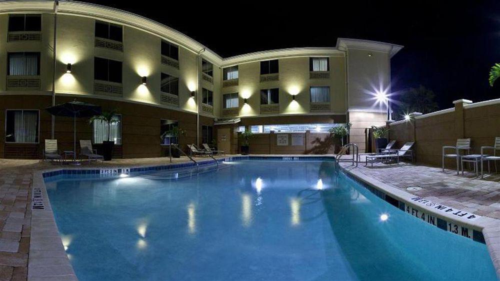 Holiday Inn Express Jacksonville Beach By Ihg Bagian luar foto