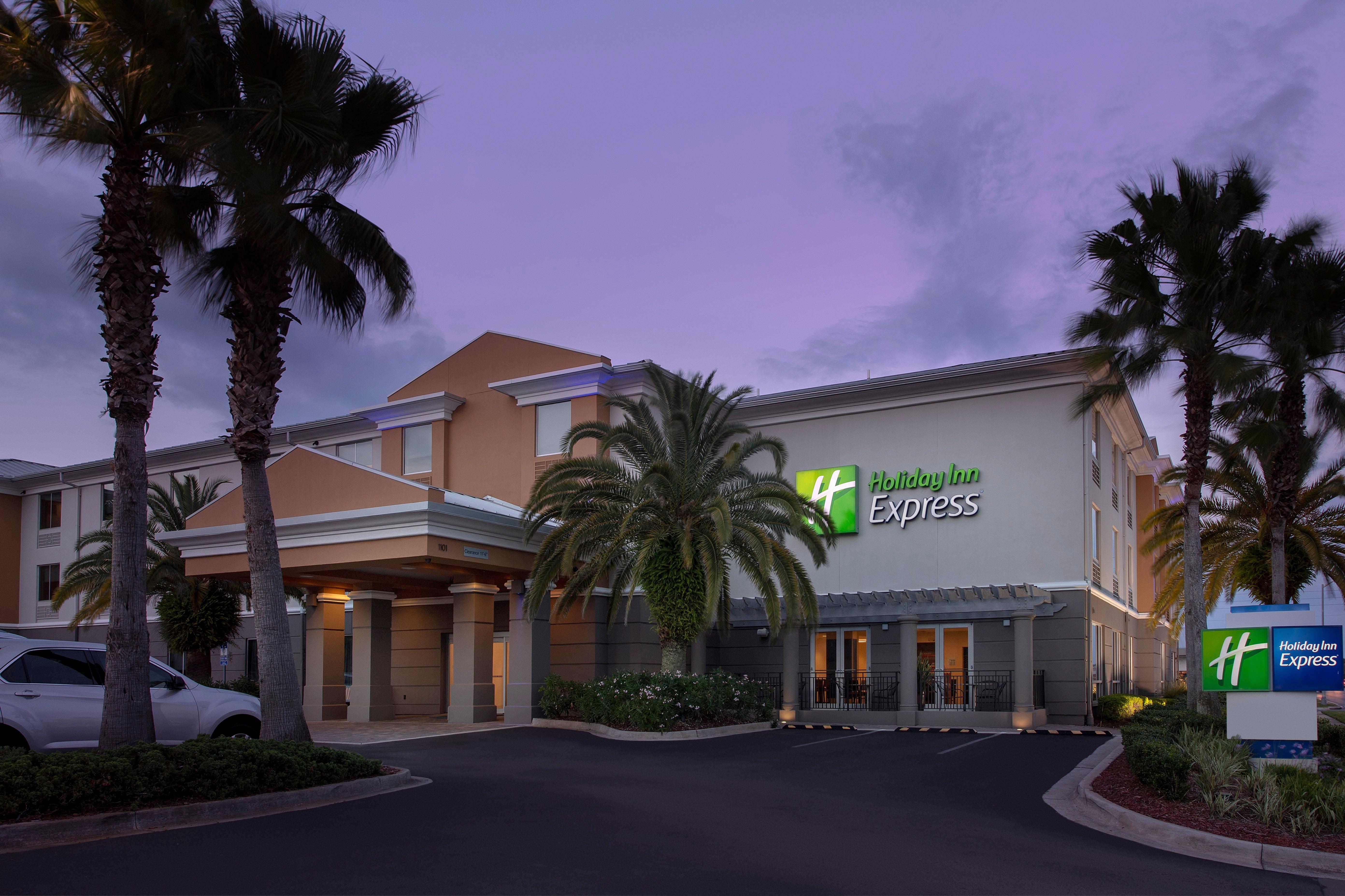 Holiday Inn Express Jacksonville Beach By Ihg Bagian luar foto