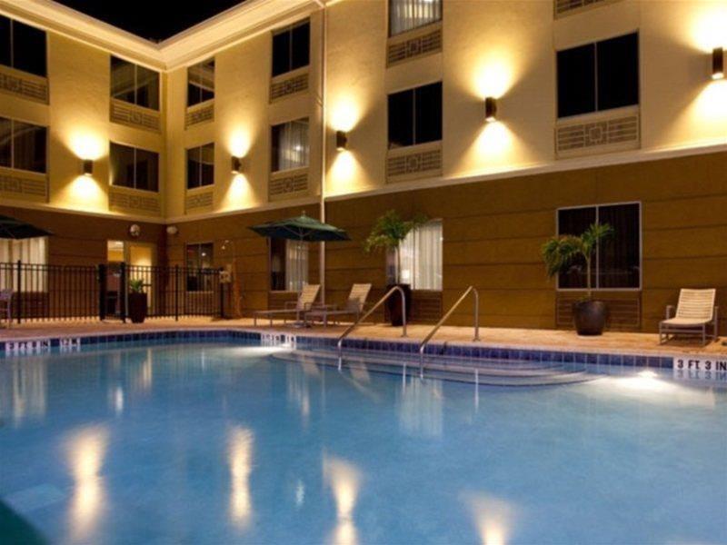 Holiday Inn Express Jacksonville Beach By Ihg Bagian luar foto