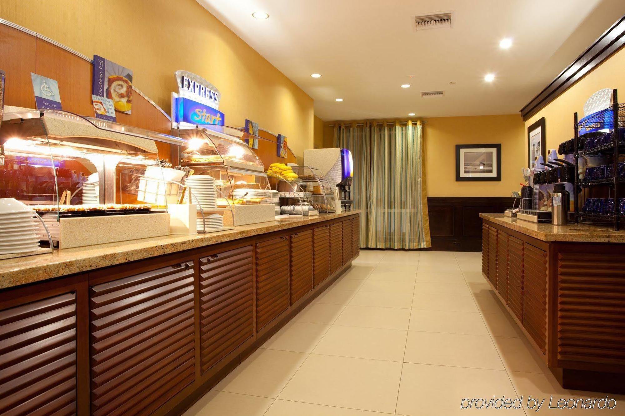 Holiday Inn Express Jacksonville Beach By Ihg Bagian luar foto