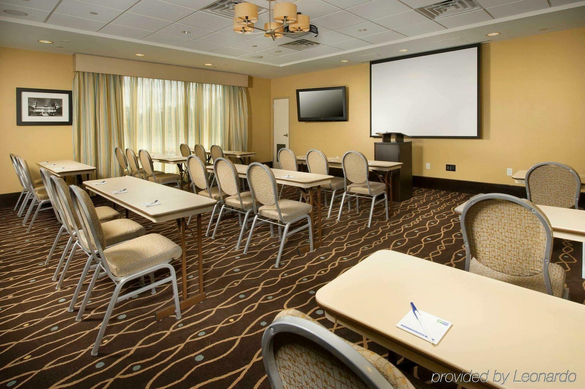 Holiday Inn Express Jacksonville Beach By Ihg Bagian luar foto